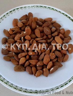 Αμύγδαλα καθαρισμένα.