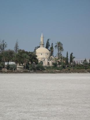 Η αλυκή της Λάρνακας, αποξηραμένη κατά το καλοκαίρι.