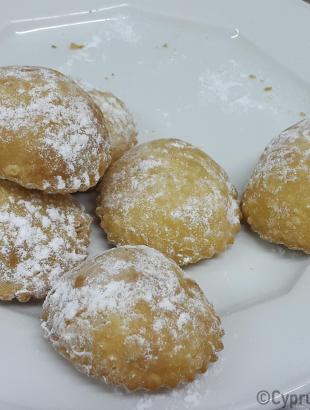 Πουρέκια με αναρή, παραδοσιακό γλυκό της Κύπρου.  &lt;br/&gt; Πηγή: Στάλω Λαζάρου.