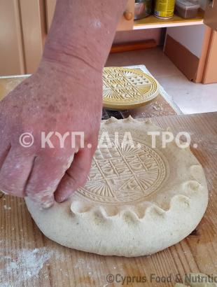 Διακόσμηση της περιφέρειας του άρτου. Λετύμπου 2016.