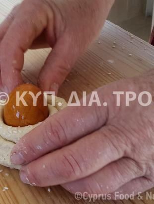 Αυκωτή σε σχήμα στρογγυλής θήκης. Λετύμπου, 2016.