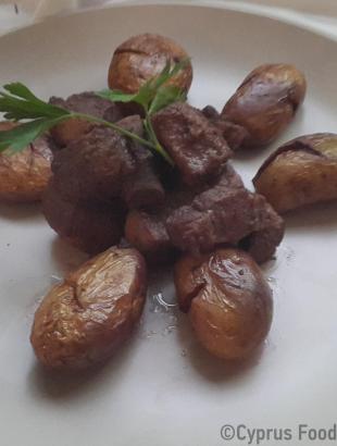 Αφέλια με πατάτες αντιναχτές. Μαγειρεύω Κυπριακά 2015.