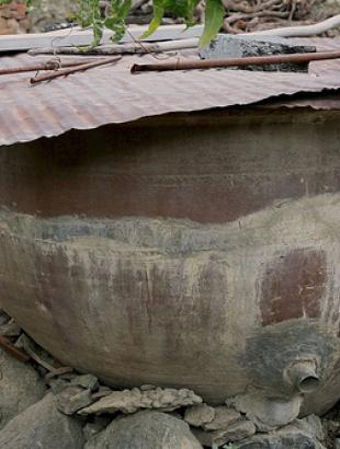 Μεγάλο πιθάρι, μέρος εγκατάστασης αποστακτηρίου στο Φοινί