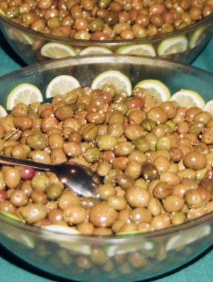 Ελιές τσακκιστές, ορεκτικό στο κυπριακό τραπέζι.