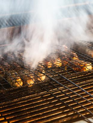 Ψήνοντας σεφταλιά, Λευκωσία 2014.φωτ: Μαρία Γεωργίου