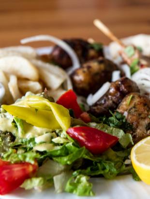 Σεφταλιά και σουβλάκι, Λευκωσία 2014.φωτ: Παναγιώτης Γεωργίου