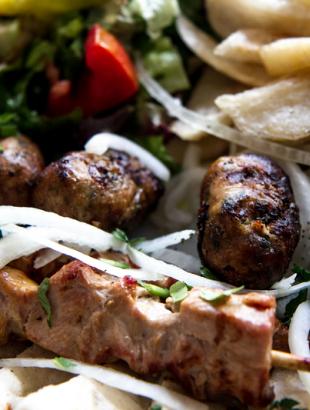 Σεφταλιά και σουβλάκι, Λευκωσία 2014.φωτ: Παναγιώτης Γεωργίου