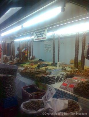 Πώληση σουτζιούκκου και άλλων παραδοσιακών ειδών διατροφής σε πανηγύρια. &lt;br/&gt; © Βαρβάρα Γιάγκου.