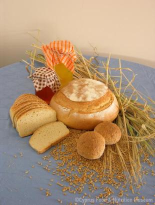 Παραδοσιακά αρτοπαρασκευάσματα από σιτάρι, γλυκό του κουταλιού και μαρμελάδα 24/4/09.φωτ:Άντρη Ιωσηφάκη