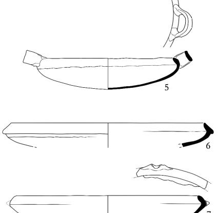 M.-L. Wartburg & Y. Violaris, 2009. "Pottery of a 12th century pit from the Palaion Demarcheion site in Nicosia: a typological and analytical approach to a closed assemblage". Στο Actas del VIII Congreso Internacional de Cerámica Medieval, Τόμος 1, εικόνα 2, σελ. 251. Ciudad Real. Χειροποίητα τηγάνια 12ου αι. σε σχήμα μεγάλου ανοικτού πινακίου με τοξωτές ταινιόσχημες λαβές (αρ. 5) από τη θέση "Παλαιό Δημαρχείο" στη Λευκωσία.
