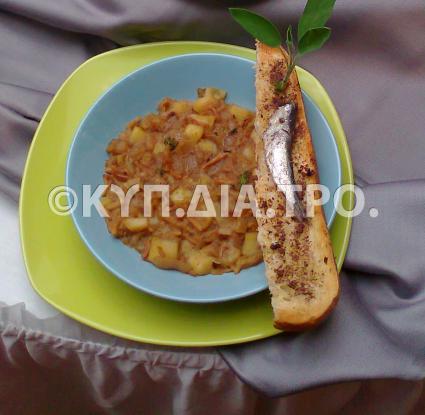Πατάτες γιαχνί χωρίς ντομάτα, με σπιτικό φιδέ (Μαγειρεύω Κυπριακά 2013-2014). <br/> Πηγή: Στάλω Λαζάρου. 