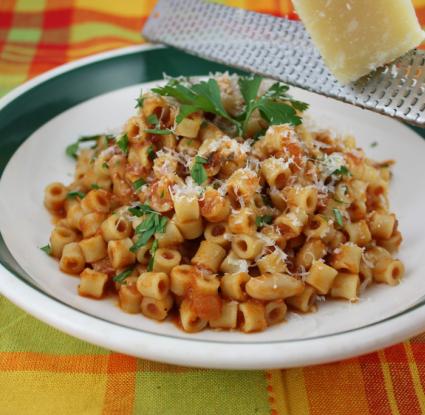 Φασόλια με κοφτό μακαρονάκι. <br/> Πηγή: Meal Makeover Moms, https://www.flickr.com/photos/mealmakeovermoms/3903735632/