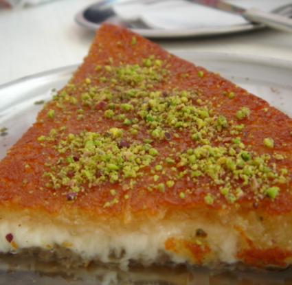 Κανταΐφι με τυρί. <br/> Πηγή: elif ayse, https://en.wikipedia.org/wiki/Kanafeh#/media/File:K%C3%BCnefe.jpg