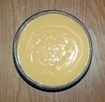 Κρέμα ζαχαροπλαστικής (patisserie custard). <br/> Πηγή: https://en.wikipedia.org/wiki/Custard#/media/File:Trifle-%28custard-layer%29-plan.jpg