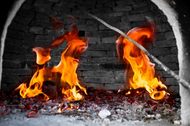 Πύρωμα παραδοσιακού φούρνου 1, Μένοικο 2014.