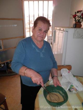 2. Προσθέτουμε το έψημα και ανακατεύουμε καλά. <br/> Πηγή: Ζηνοβία Χαραλάμπους