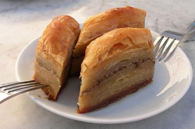 Μπακλαβάς. <br/> Πηγή: https://en.wikipedia.org/wiki/Baklava#/media/File:Baklava_-_Turkish_special,_80-ply.JPEG