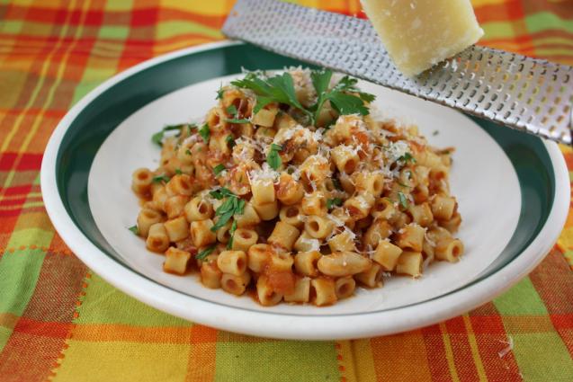 Φασόλια με κοφτό μακαρονάκι. <br/> Πηγή: Meal Makeover Moms, https://www.flickr.com/photos/mealmakeovermoms/3903735632/