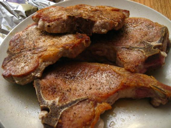 Κοτολέτες χοιρινές. <br/> Πηγή: https://commons.wikimedia.org/wiki/File:Pork_chops_167541218.jpg 