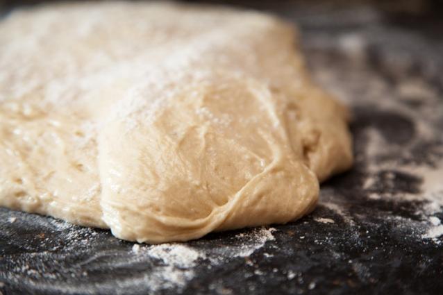 Ζύμη. <br/> Πηγή: https://pixabay.com/en/bake-bakery-bread-dough-flour-71700/
