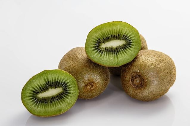 Ακτινίδια. <br/> Πηγή: https://pixabay.com/en/kiwifruit-fruit-kiwi-food-fresh-400143/