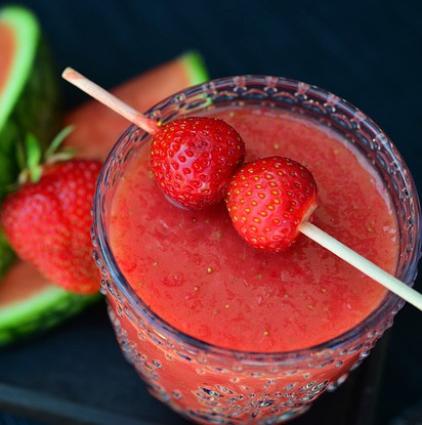 Χυμός φράουλας. <br/> Πηγή: https://pixabay.com/en/smoothie-strawberries-watermelon-833470/