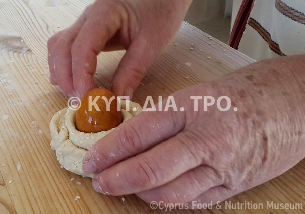 Αυκωτή σε σχήμα στρογγυλής θήκης. Λετύμπου, 2016. <br/> Πηγή: Στάλω Λαζάρου. 