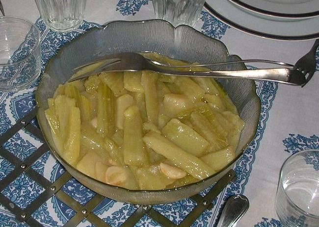 Cardoons skordalia (in garlic batter) | Cyprus Food Museum