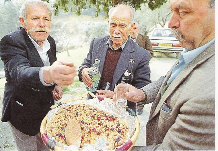 Προσφορά κολλύβων σε γιορτή. 