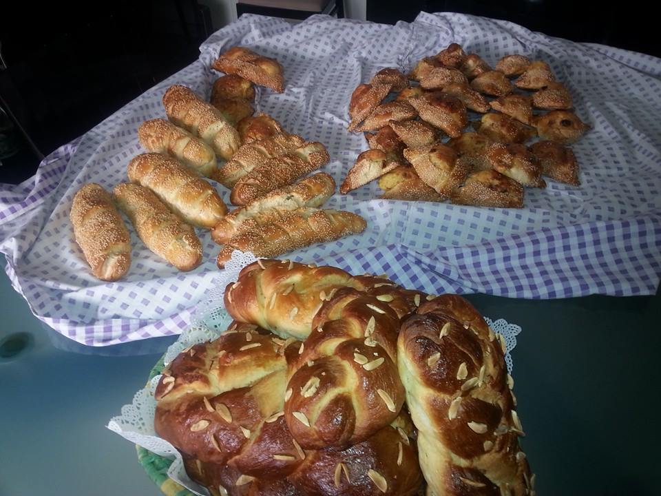 Τσουρέκια, φλαούνες και δαχτυλιές. Πασχαλινά ζυμώματα. 