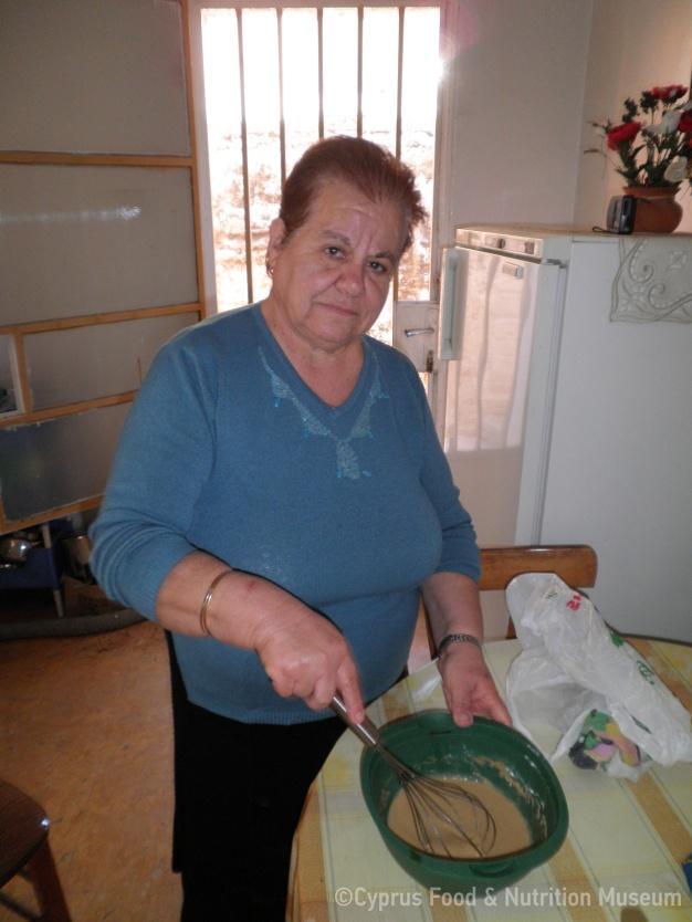 2. Προσθέτουμε το έψημα και ανακατεύουμε καλά. 