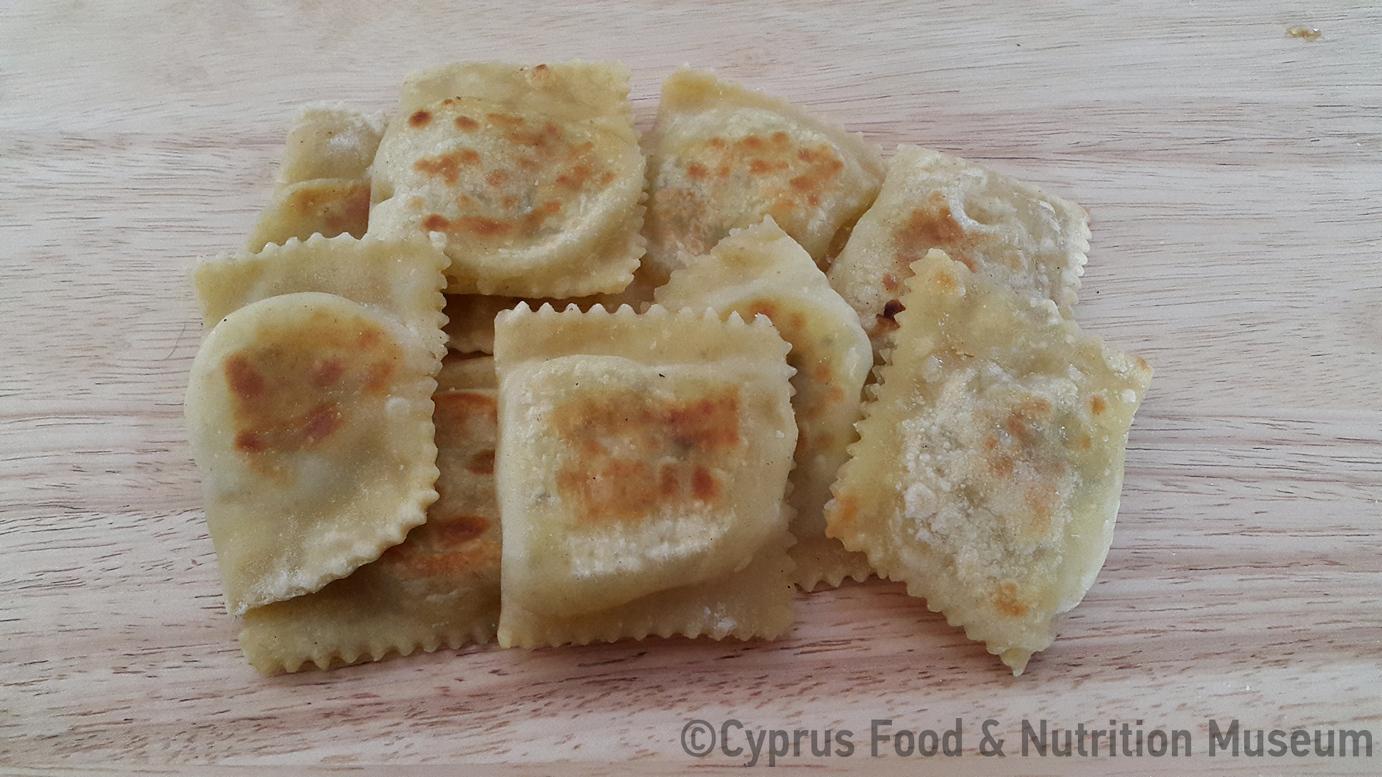 Πουρέκια χαλλουμιού στη σάτζιη. 