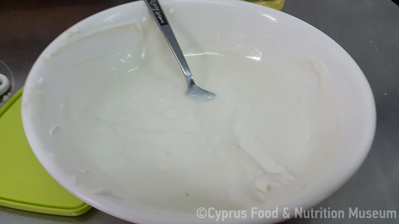 Ετοιμάζουμε την τσίππα (Μαγειρεύω Κυπριακά 2015). 
